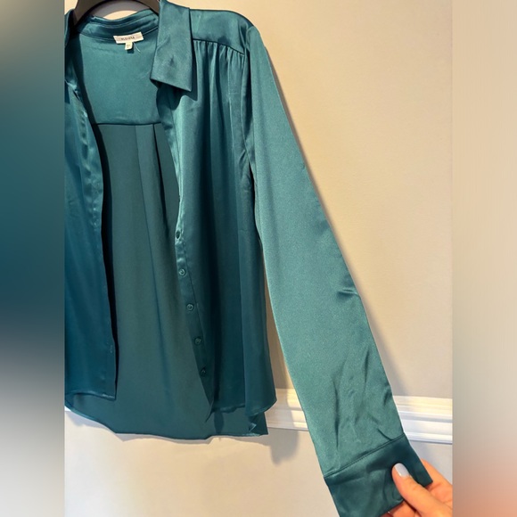 Women's Satin Long Sleeve Button Doen Dressy Top - brand is Pleione Size M -NWOT - Picture 9 of 10